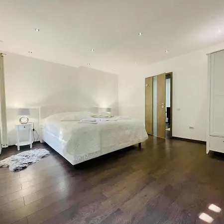 Joy Spacious Apartment *