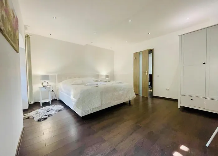 Joy Spacious Apartment *